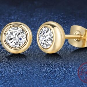 Luxurious Moissanite Inlaid 925 Sterling Silver Round Stud Earrings